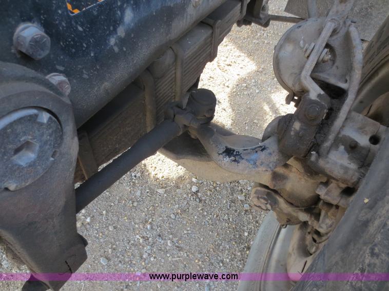 image for item F6557 1990 Mack DM690S roll-off truck