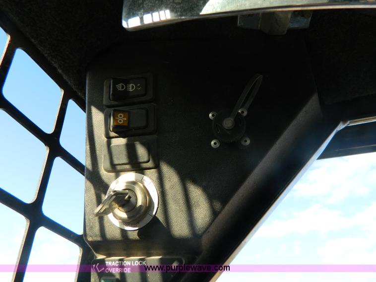 image for item G7663 1999 Bobcat 763F skid steer