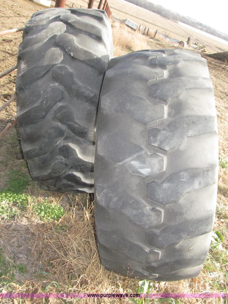 image for item K9622 (2) 19.5L-24 tires
