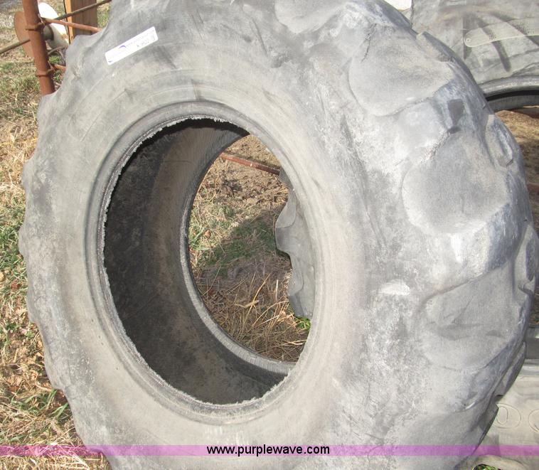 image for item K9622 (2) 19.5L-24 tires