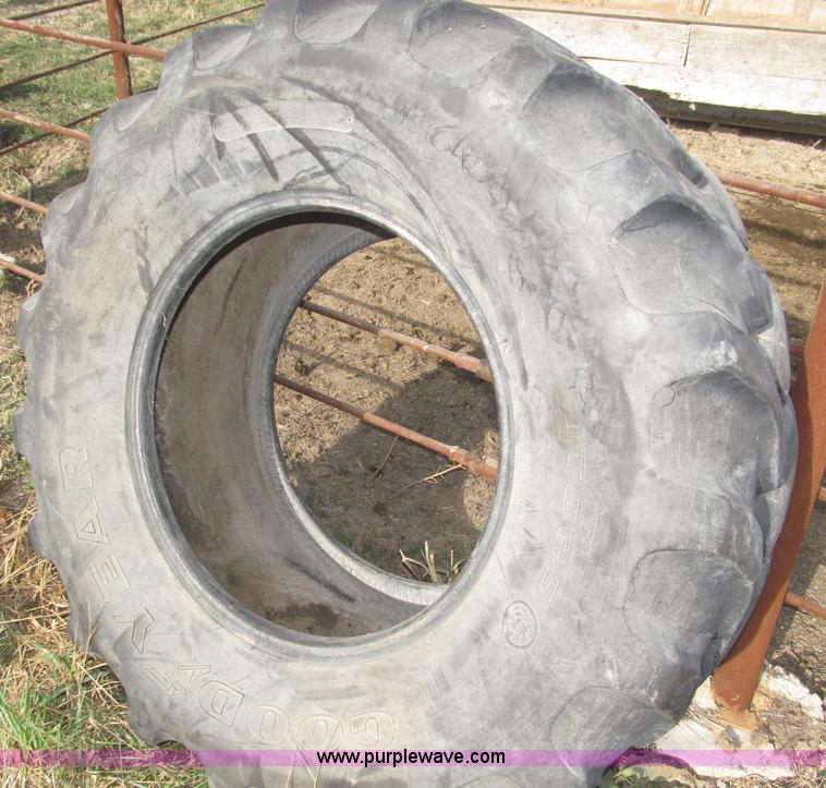 image for item K9622 (2) 19.5L-24 tires