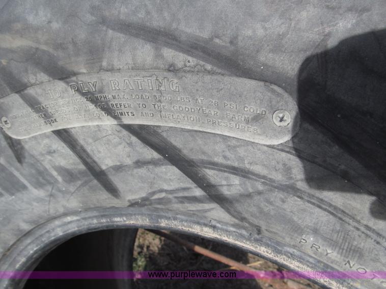 image for item K9622 (2) 19.5L-24 tires