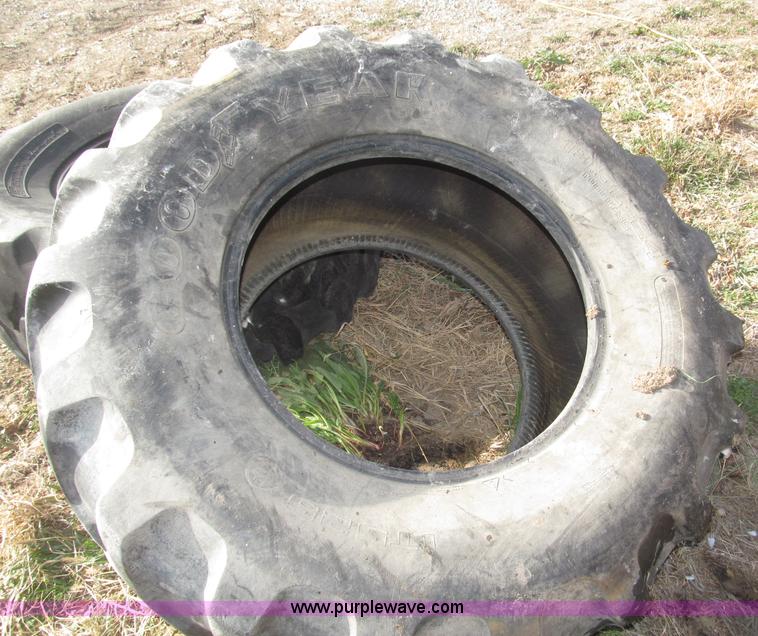 image for item K9622 (2) 19.5L-24 tires