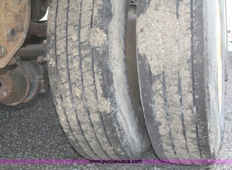 image for item O9823 1993 Utility 53' generator trailer