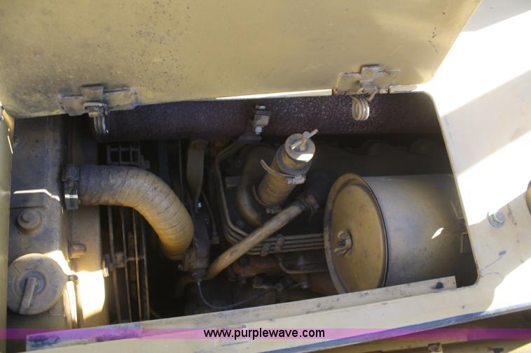 image for item O9880 Caterpillar 931 track loader