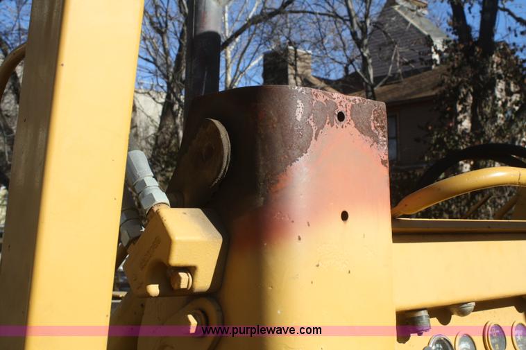 image for item O9880 Caterpillar 931 track loader