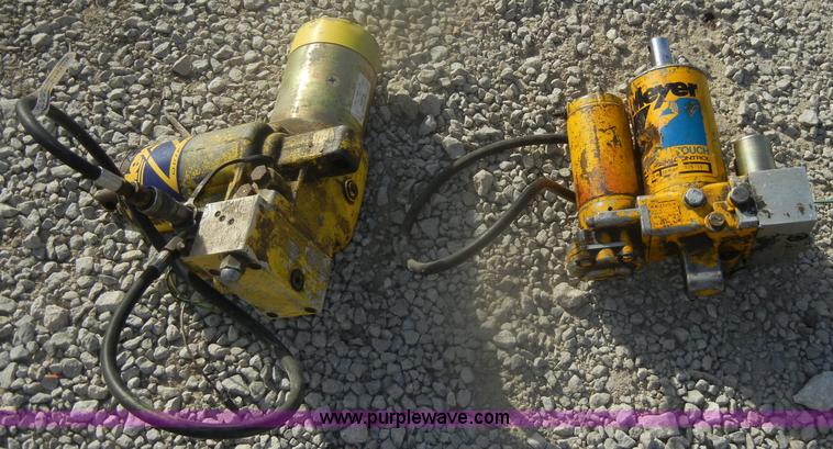 image for item T9615 (2) Meyers Quik Lift jacks for snow plows