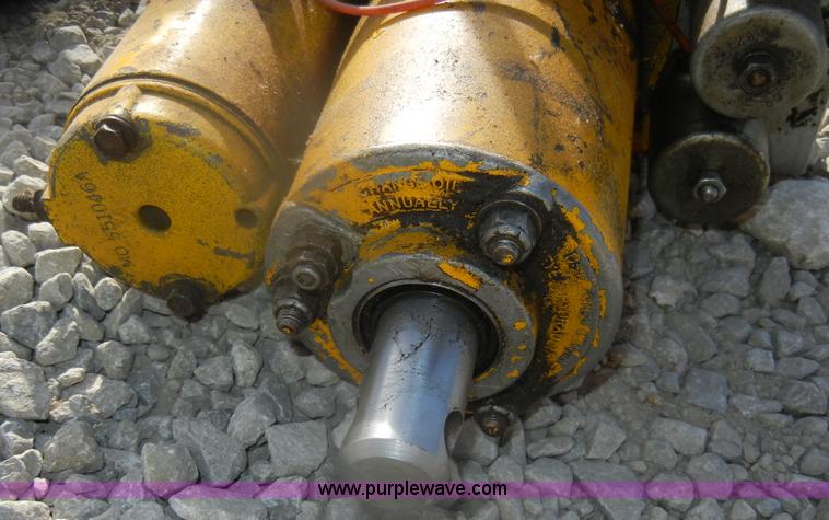 image for item T9615 (2) Meyers Quik Lift jacks for snow plows