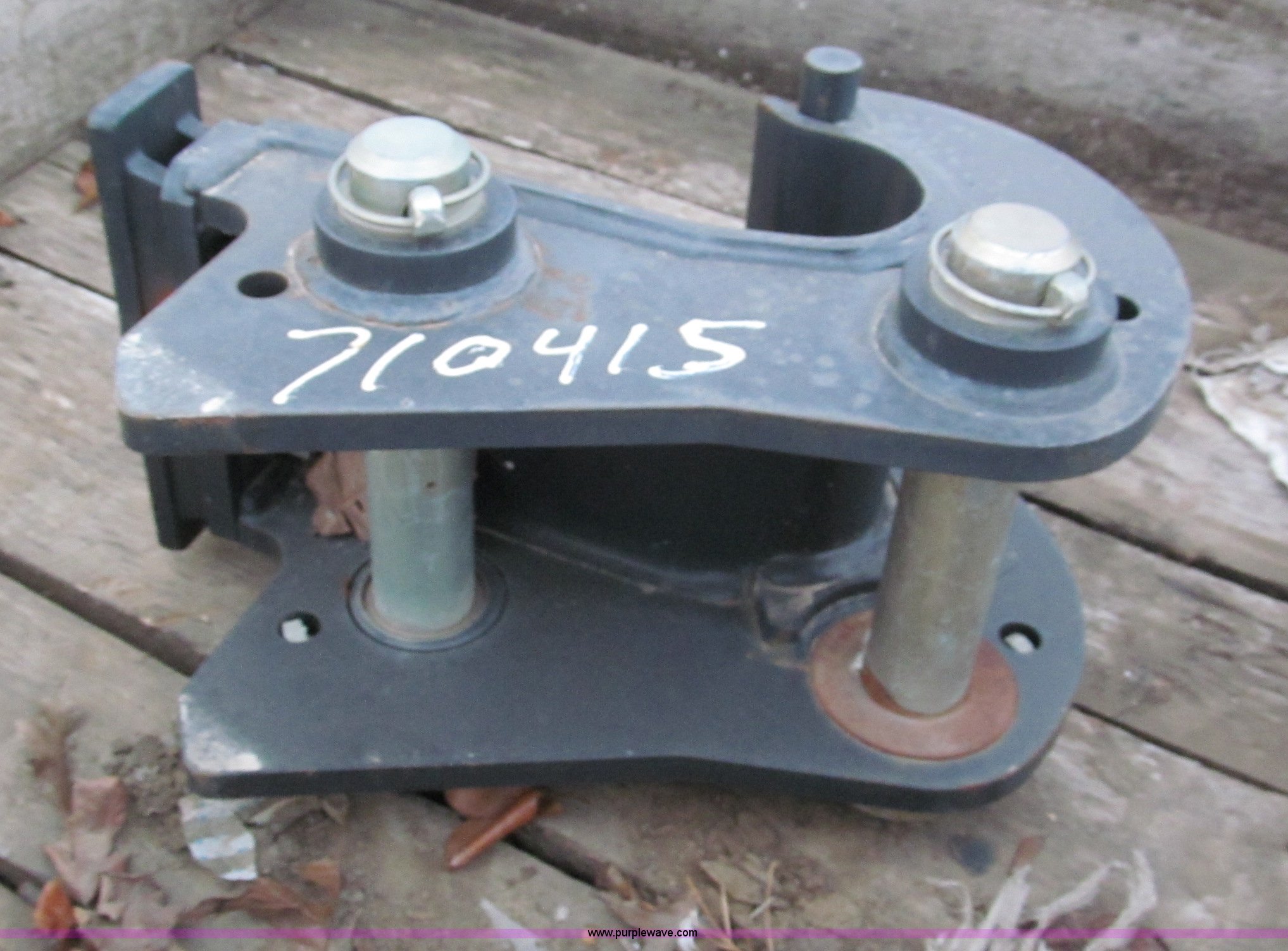 Bobcat quick attach for excavator buckets in Olathe, KS Item E5785 sold Purple Wave