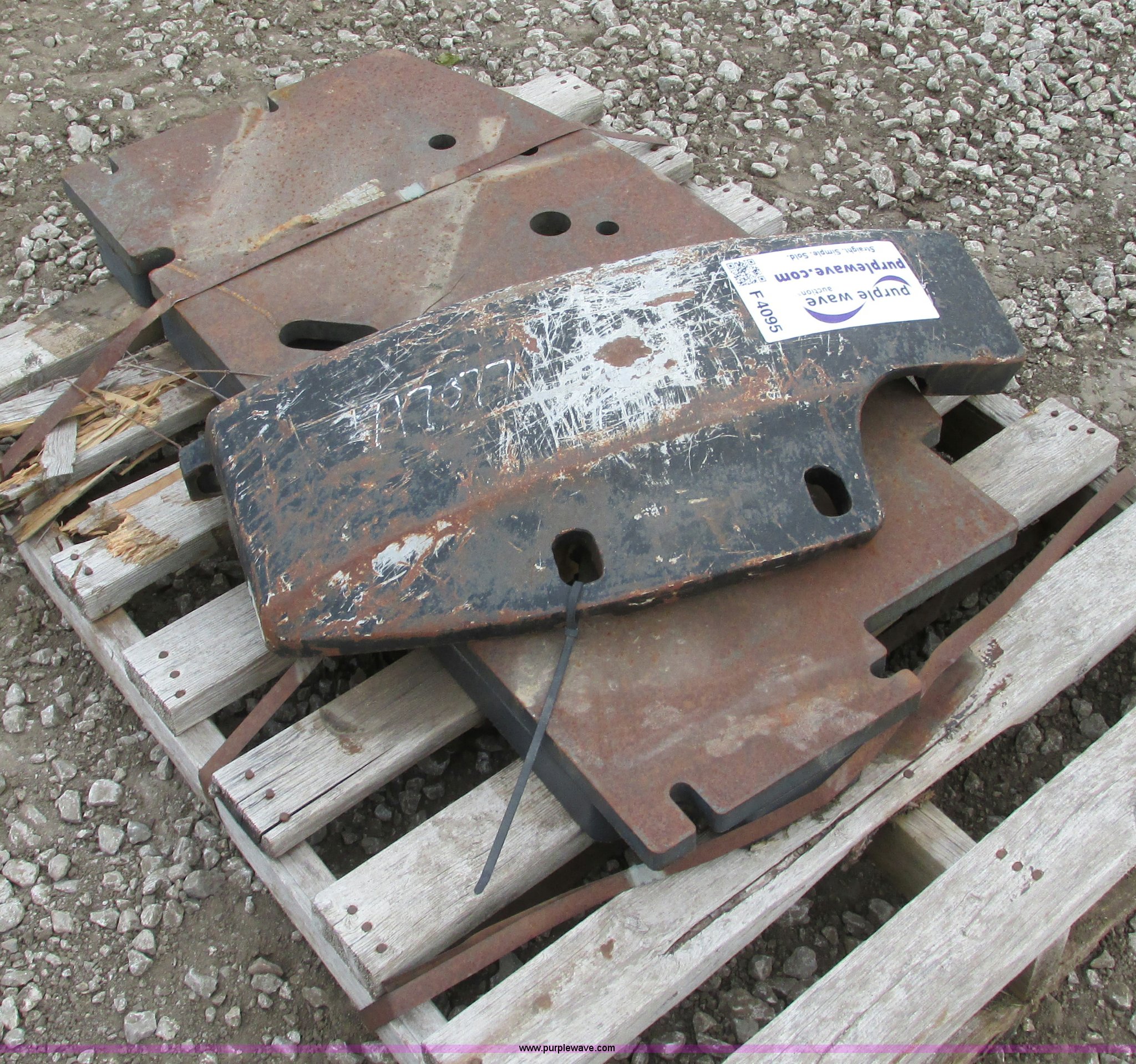 Counter weight kit for a Bobcat 337 excavator in Olathe, KS Item F4095 sold Purple Wave