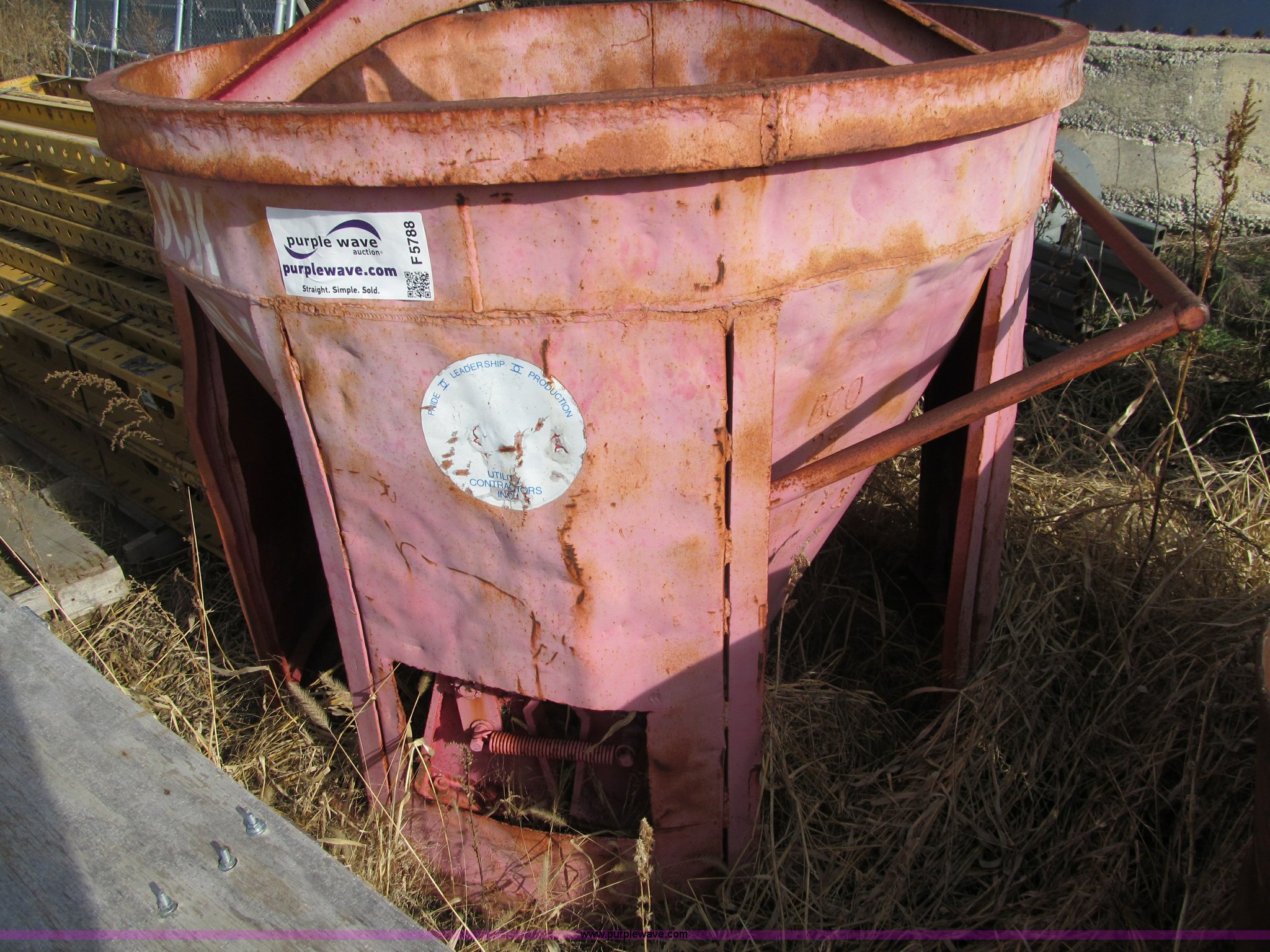 Concrete bucket in Harmony, MN Item F5788 sold Purple Wave