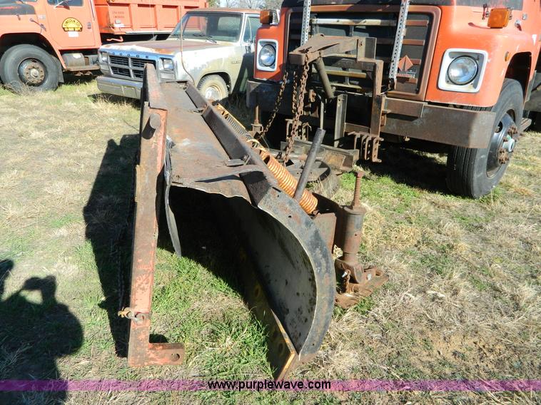 image for item B3988 1986 International S1700 dump truck