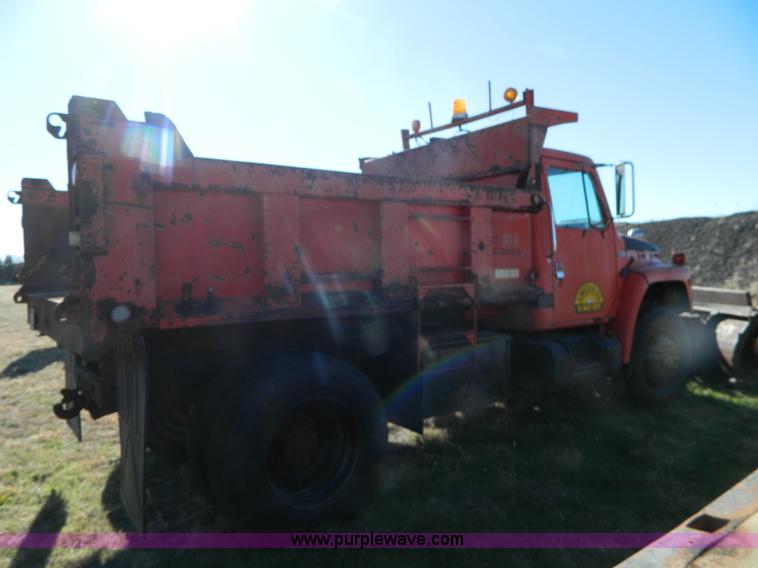 image for item B3988 1986 International S1700 dump truck