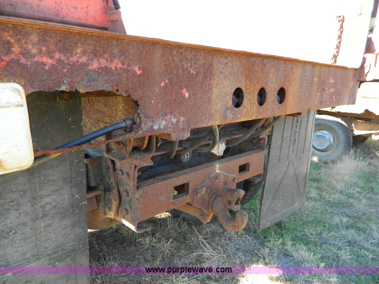 image for item B3988 1986 International S1700 dump truck