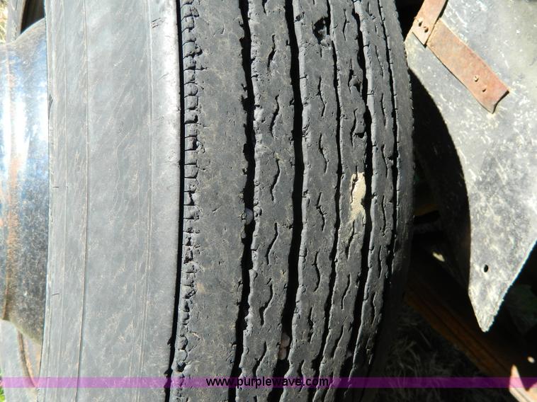 image for item B3988 1986 International S1700 dump truck