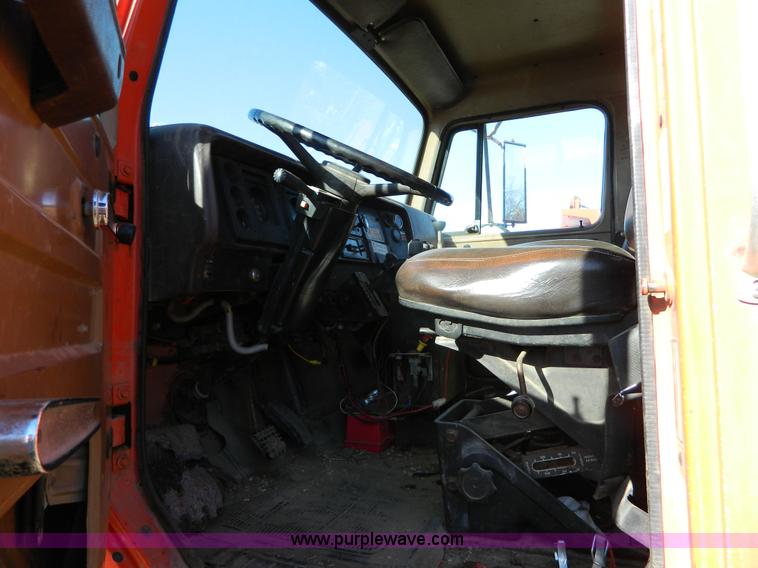 image for item B3988 1986 International S1700 dump truck
