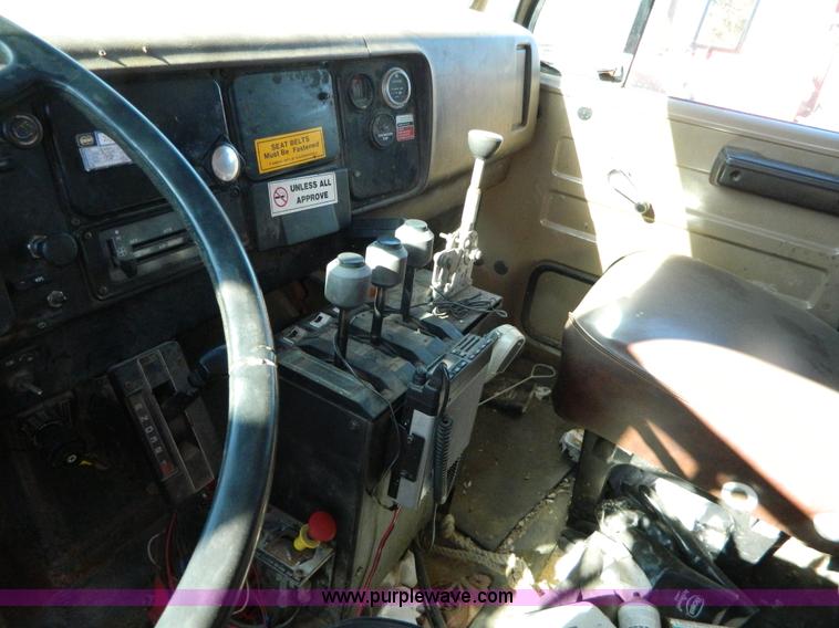 image for item B3988 1986 International S1700 dump truck