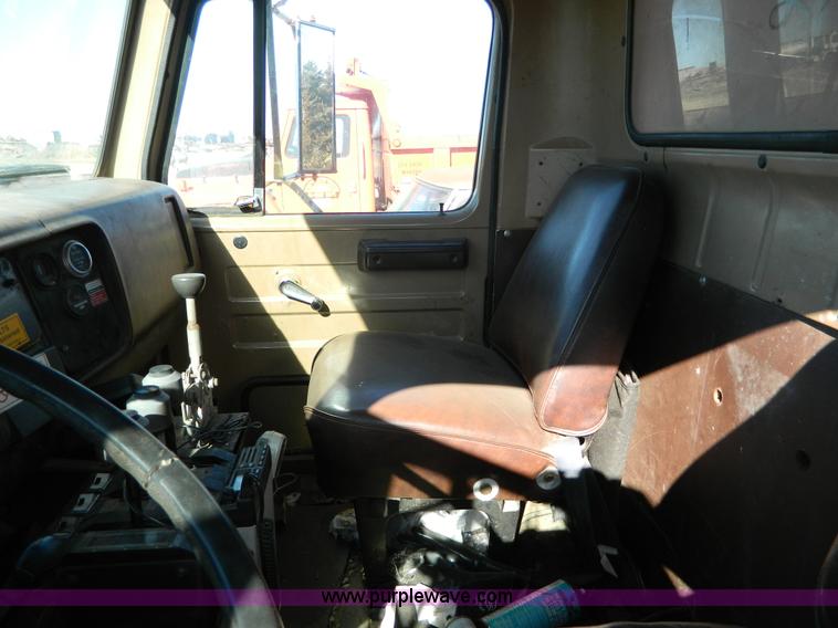 image for item B3988 1986 International S1700 dump truck