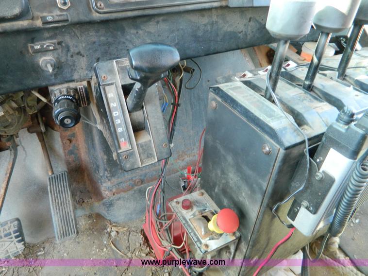 image for item B3988 1986 International S1700 dump truck