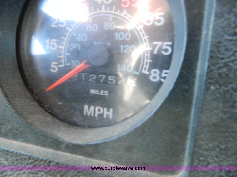 image for item B3988 1986 International S1700 dump truck