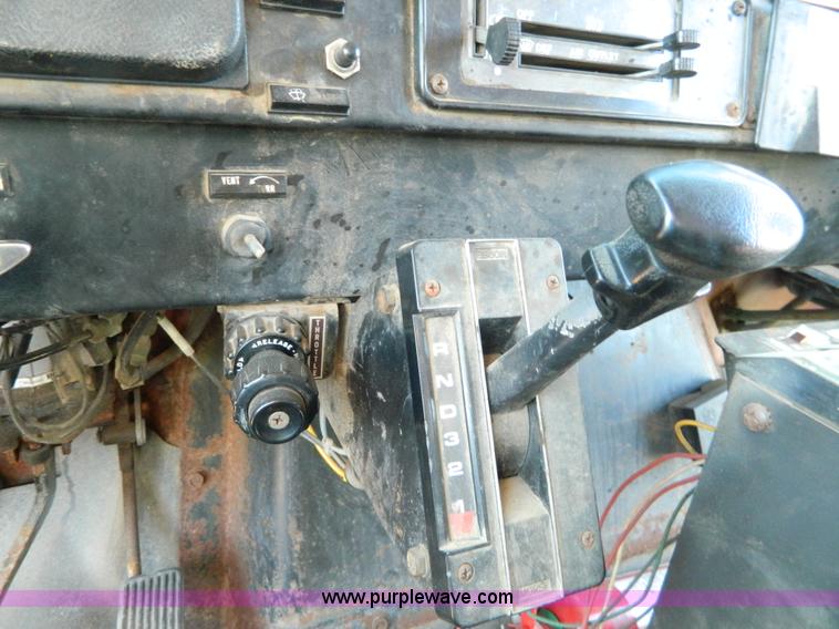 image for item B3988 1986 International S1700 dump truck