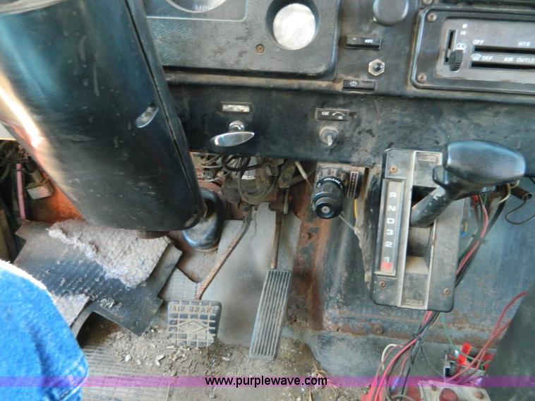 image for item B3988 1986 International S1700 dump truck