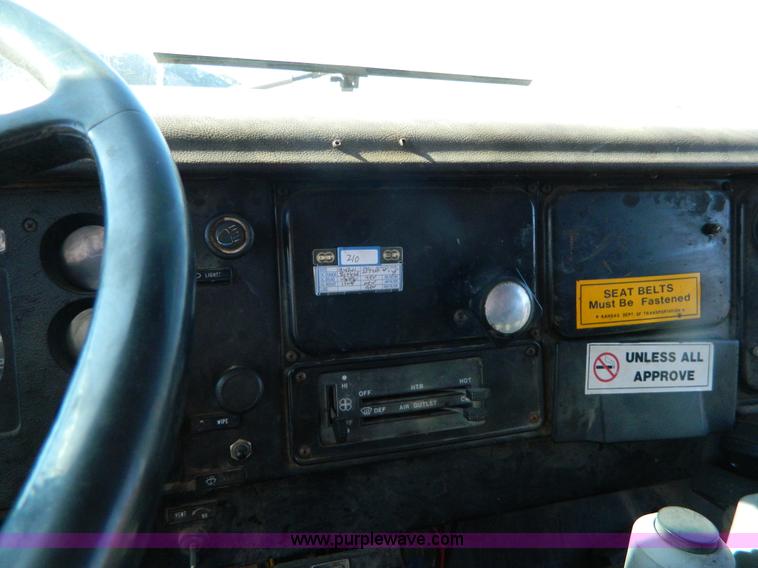 image for item B3988 1986 International S1700 dump truck