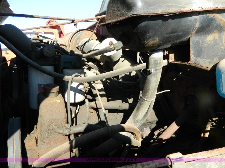 image for item B3988 1986 International S1700 dump truck