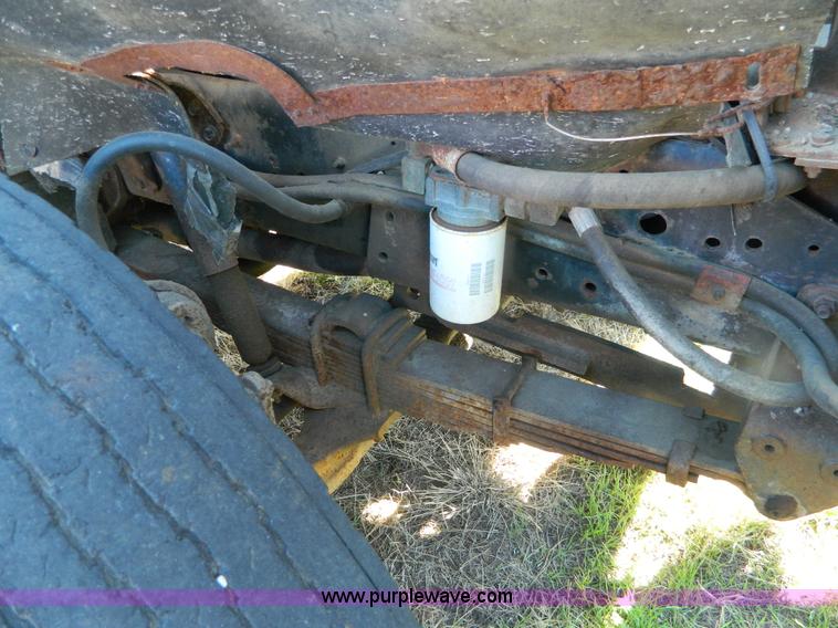 image for item B3988 1986 International S1700 dump truck