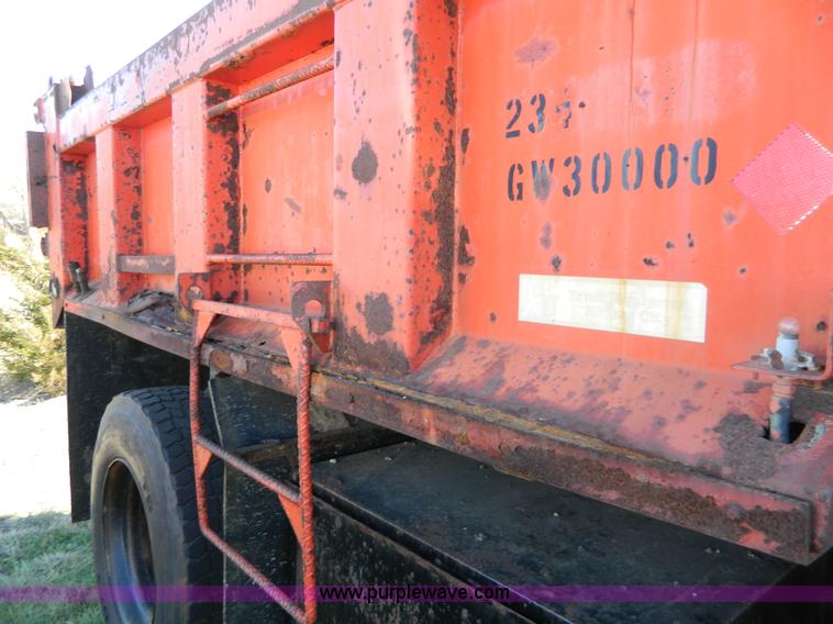 image for item B3988 1986 International S1700 dump truck