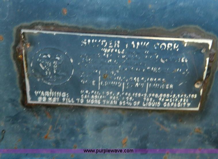 image for item B3988 1986 International S1700 dump truck