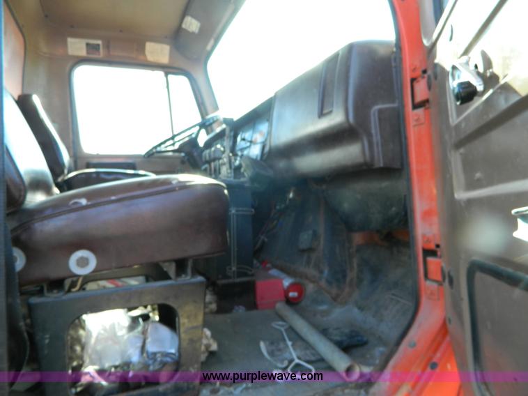 image for item B3988 1986 International S1700 dump truck