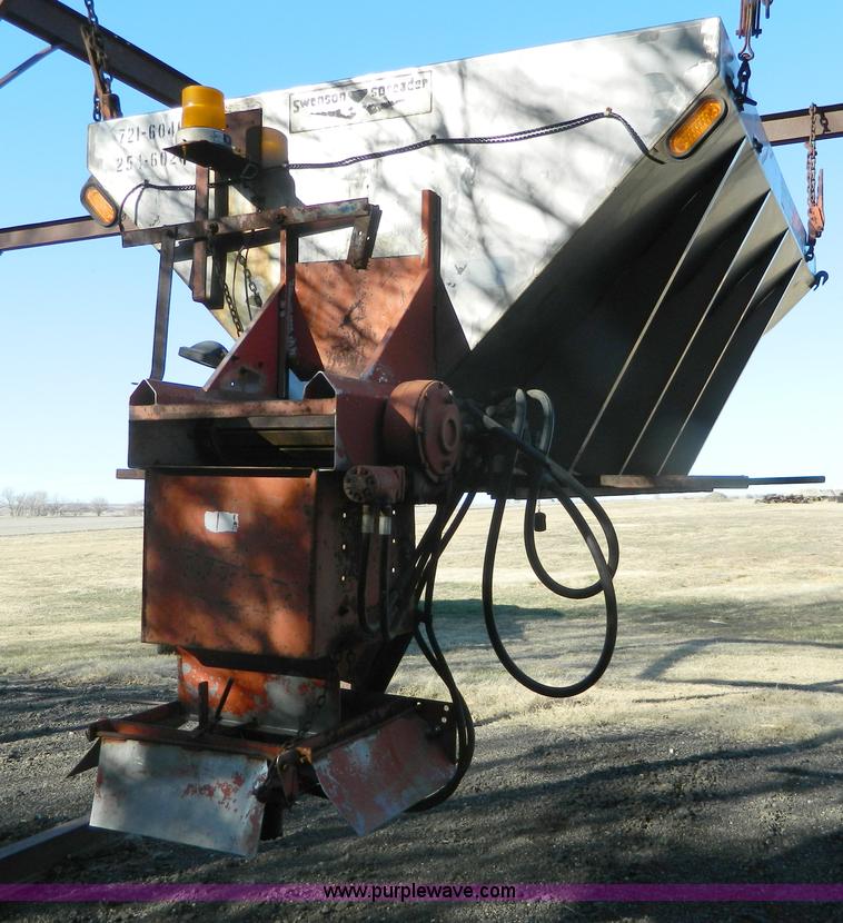 image for item B3988 1986 International S1700 dump truck