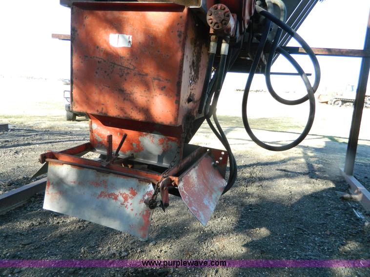 image for item B3988 1986 International S1700 dump truck