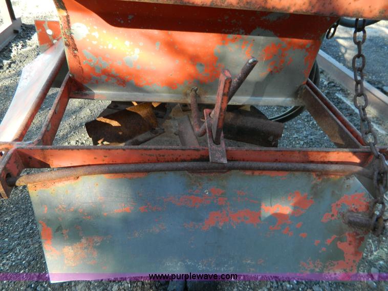 image for item B3988 1986 International S1700 dump truck