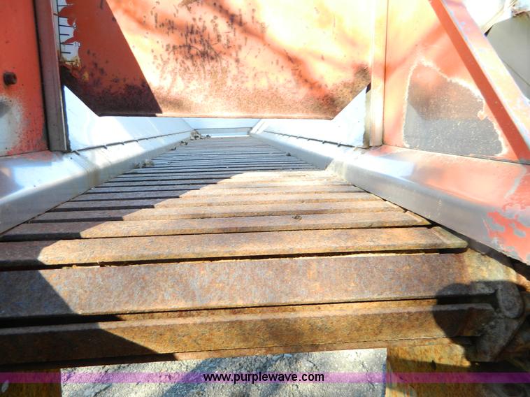 image for item B3988 1986 International S1700 dump truck