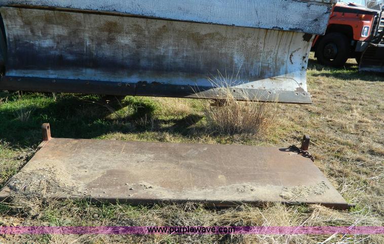 image for item B3989 1986 International S1700 dump truck