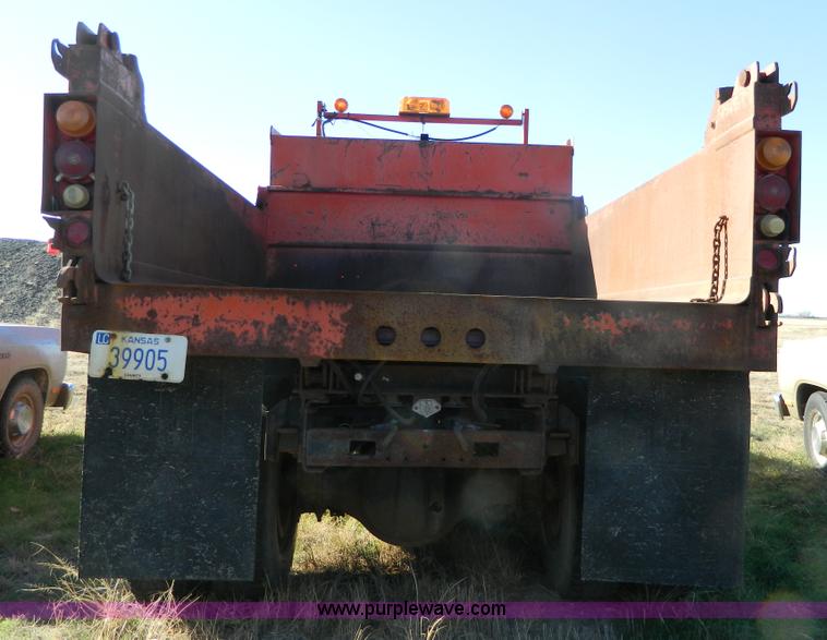 image for item B3989 1986 International S1700 dump truck