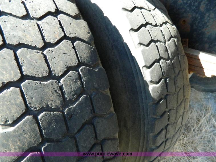 image for item B3989 1986 International S1700 dump truck