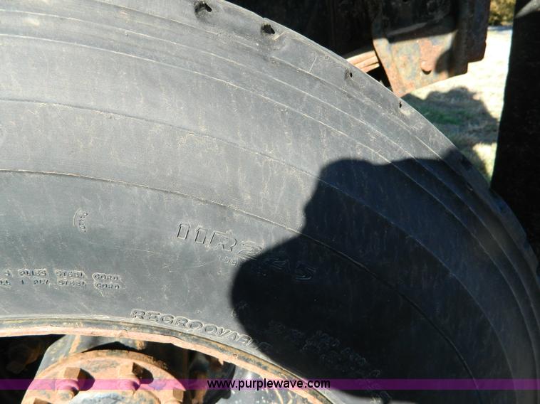 image for item B3989 1986 International S1700 dump truck