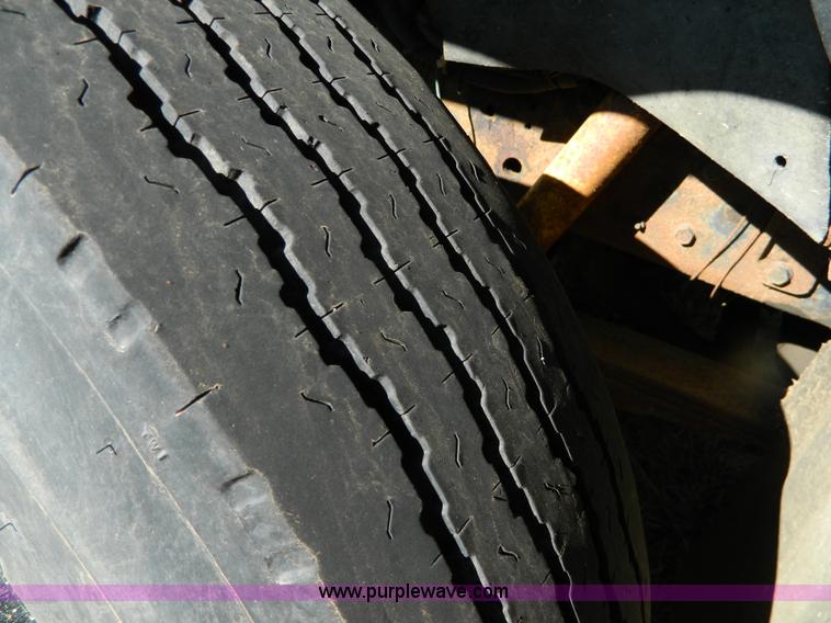 image for item B3989 1986 International S1700 dump truck