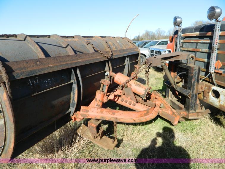 image for item B3989 1986 International S1700 dump truck