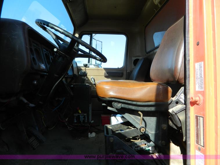 image for item B3989 1986 International S1700 dump truck