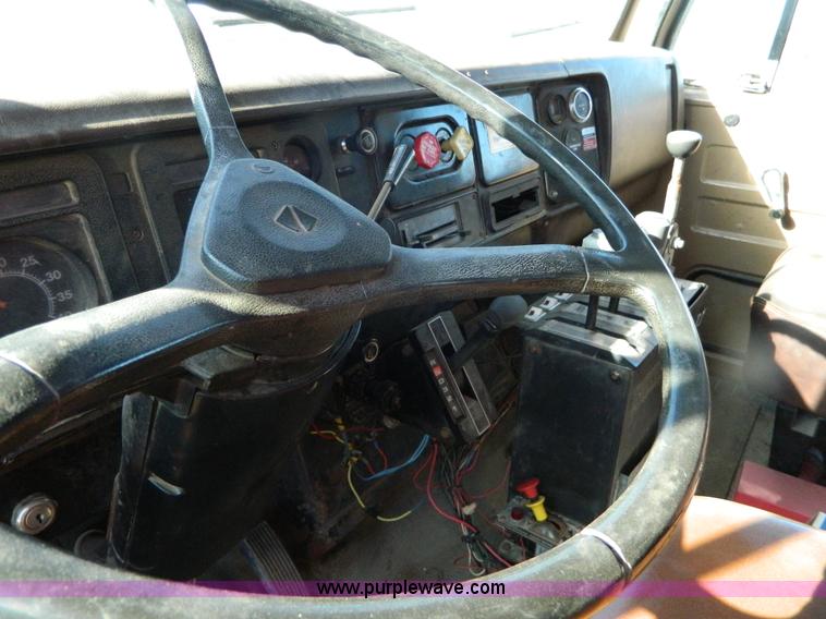 image for item B3989 1986 International S1700 dump truck