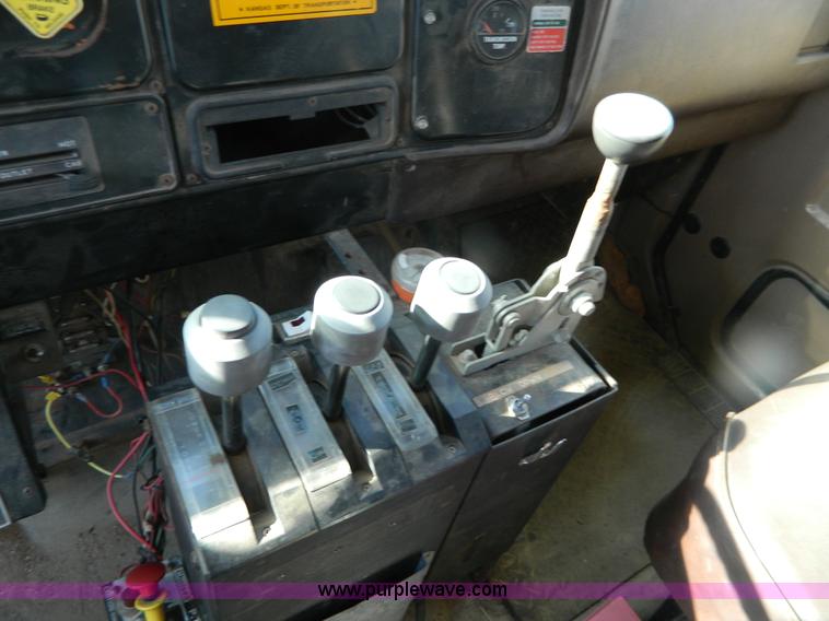 image for item B3989 1986 International S1700 dump truck