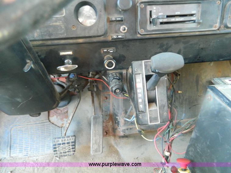 image for item B3989 1986 International S1700 dump truck