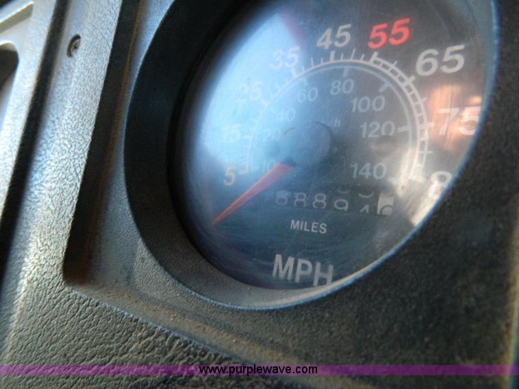 image for item B3989 1986 International S1700 dump truck