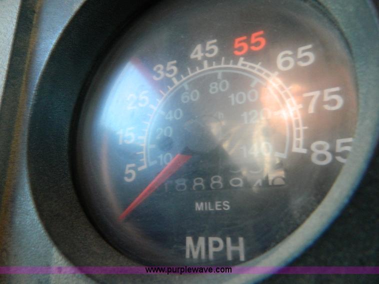 image for item B3989 1986 International S1700 dump truck