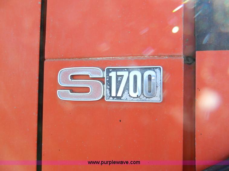 image for item B3989 1986 International S1700 dump truck