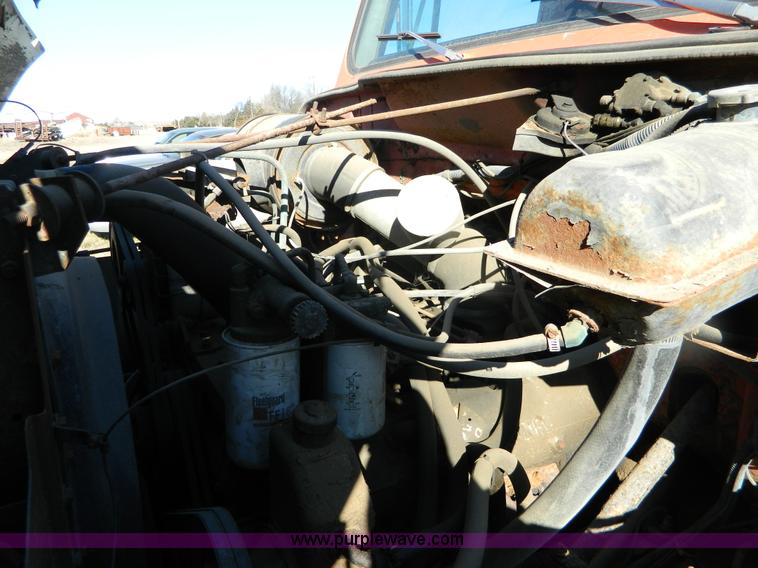 image for item B3989 1986 International S1700 dump truck